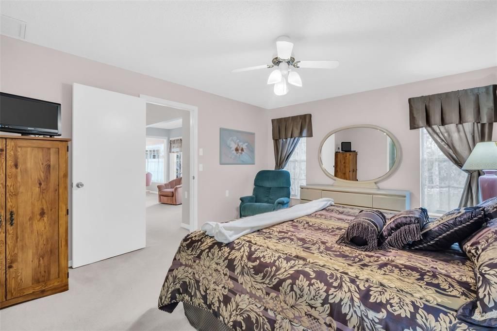 En Venta: $364,900 (2 camas, 2 baños, 1375 Pies cuadrados)