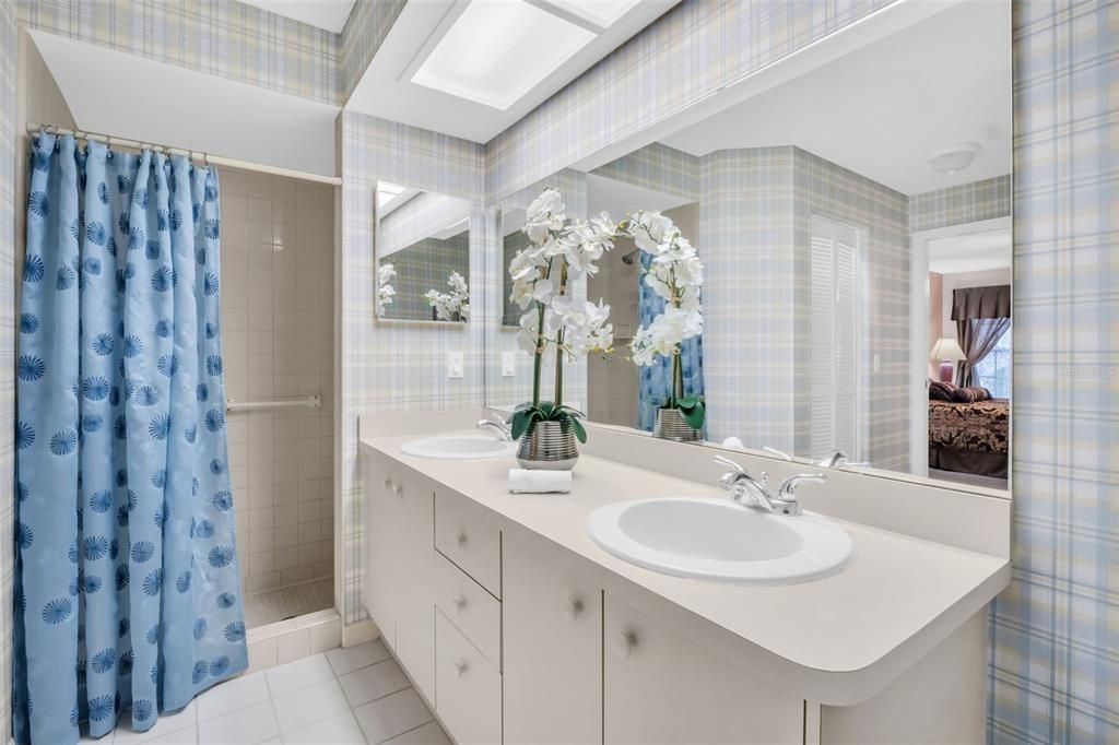 En Venta: $364,900 (2 camas, 2 baños, 1375 Pies cuadrados)