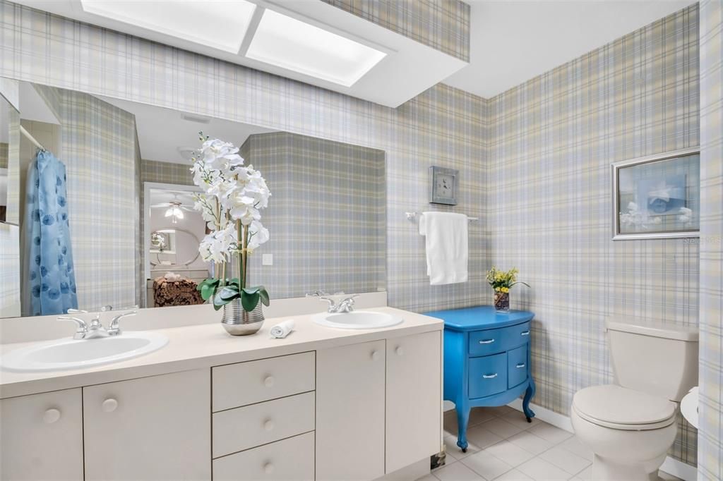 En Venta: $364,900 (2 camas, 2 baños, 1375 Pies cuadrados)