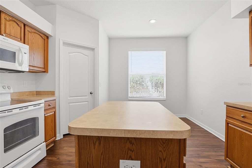 For Sale: $345,000 (3 beds, 2 baths, 2119 Square Feet)