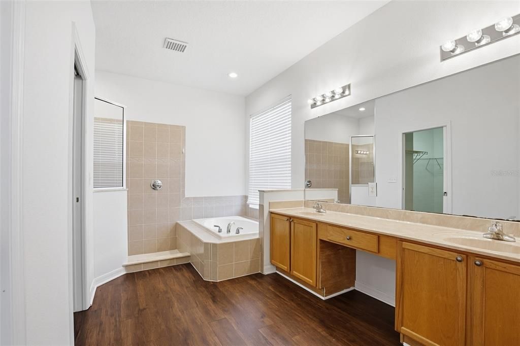 For Sale: $345,000 (3 beds, 2 baths, 2119 Square Feet)