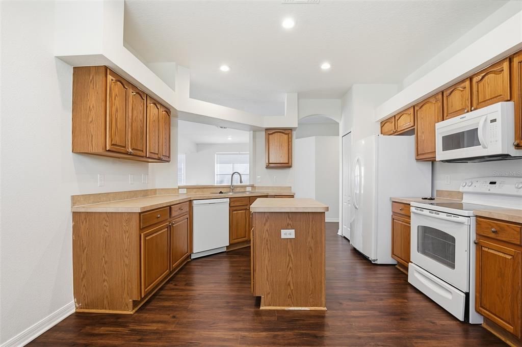 For Sale: $345,000 (3 beds, 2 baths, 2119 Square Feet)