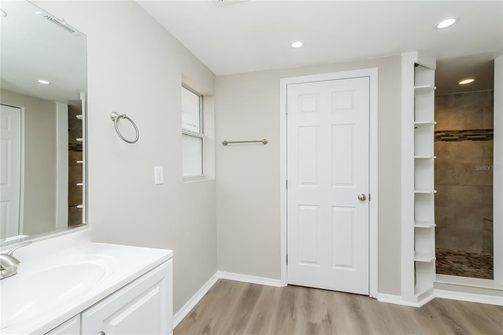 出租: $2,390 (3 贝兹, 2 浴室, 1208 平方英尺)