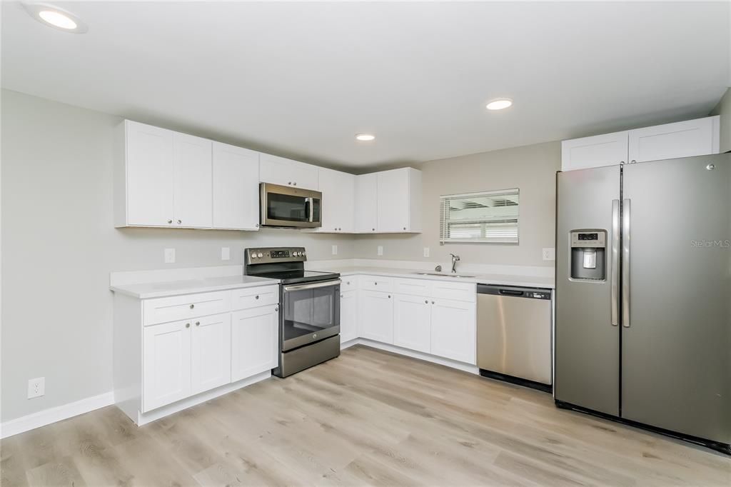 出租: $2,390 (3 贝兹, 2 浴室, 1208 平方英尺)