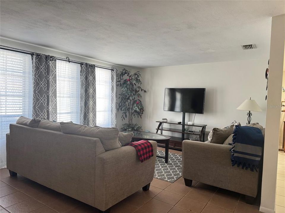 For Sale: $269,000 (3 beds, 2 baths, 1811 Square Feet)