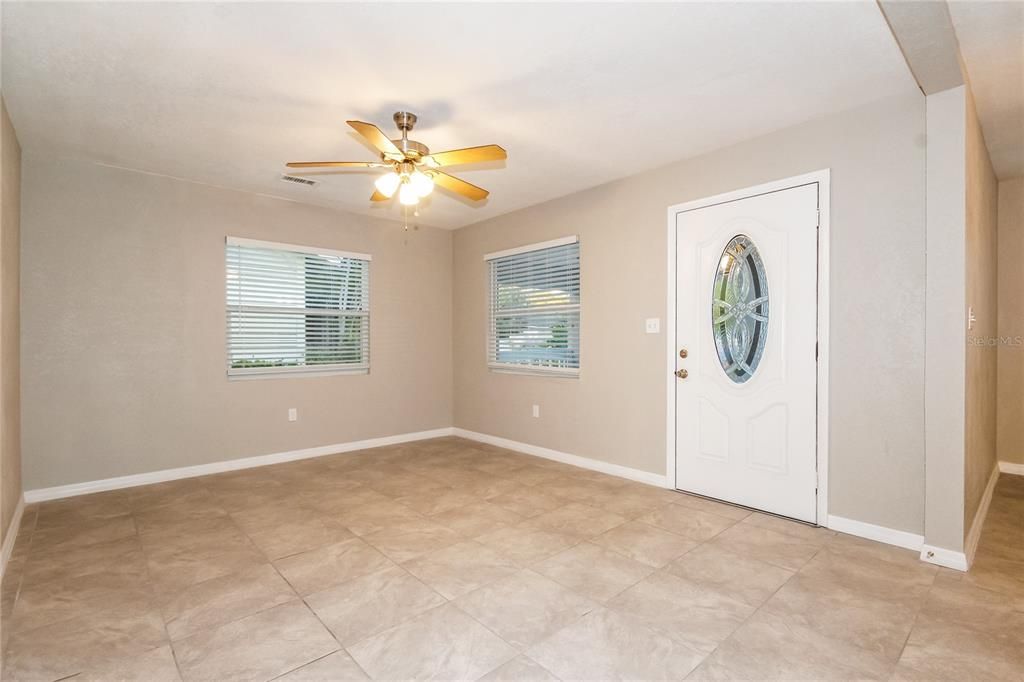 出租: $2,200 (3 贝兹, 2 浴室, 1104 平方英尺)