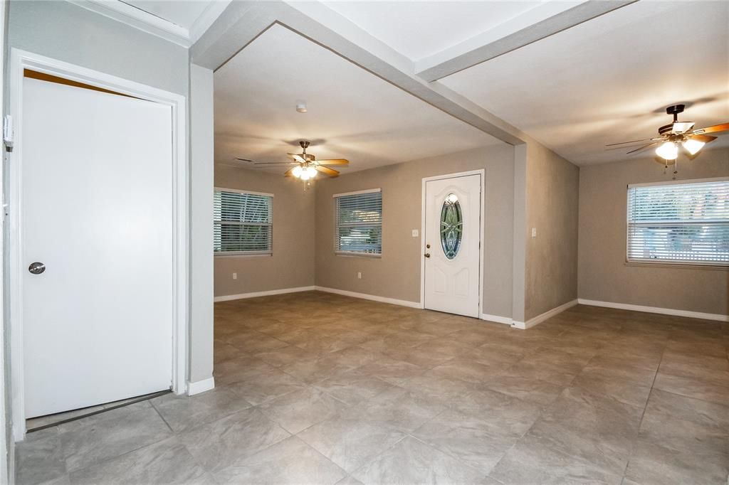 出租: $2,200 (3 贝兹, 2 浴室, 1104 平方英尺)