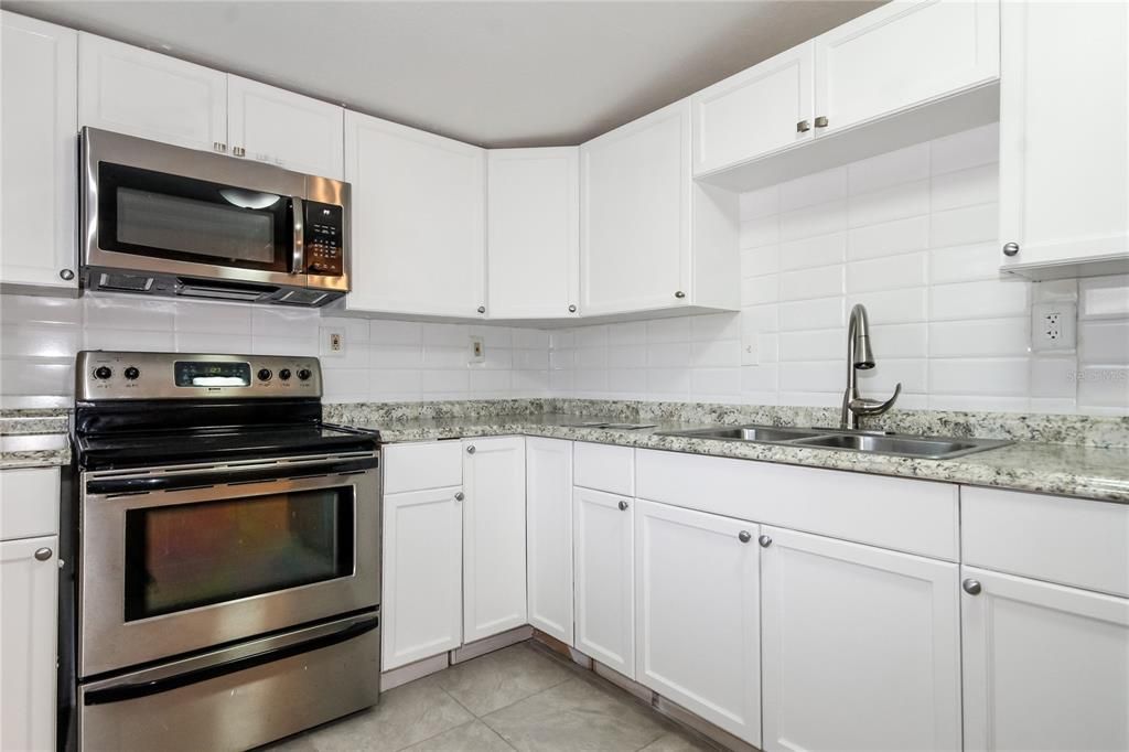 出租: $2,200 (3 贝兹, 2 浴室, 1104 平方英尺)