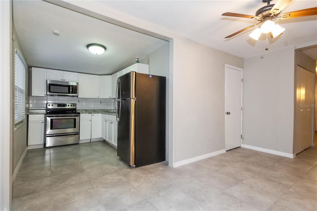 出租: $2,200 (3 贝兹, 2 浴室, 1104 平方英尺)