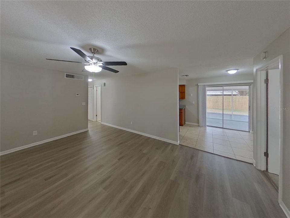 出租: $1,949 (2 贝兹, 2 浴室, 1208 平方英尺)