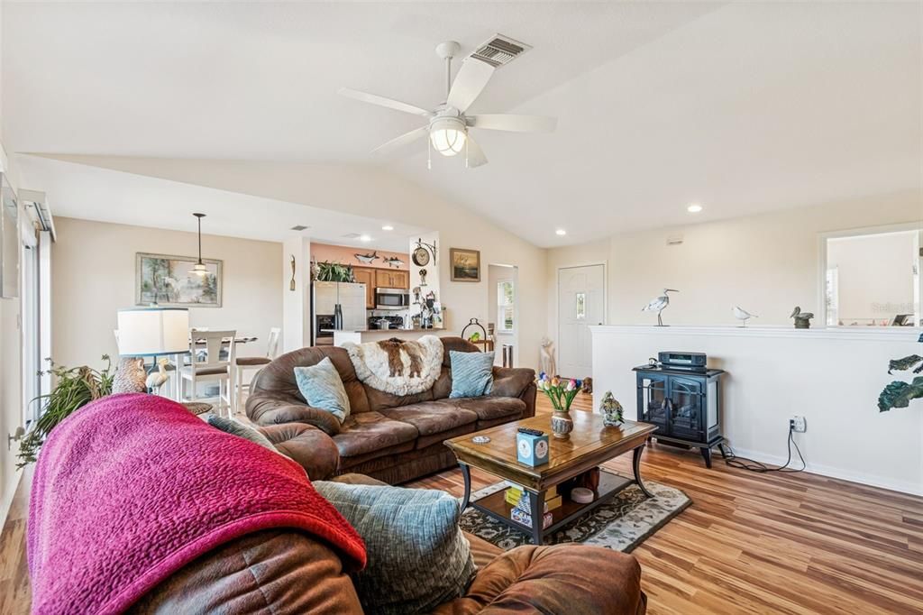 На продажу: $515,000 (3 спален, 2 ванн, 1443 Квадратных фут)