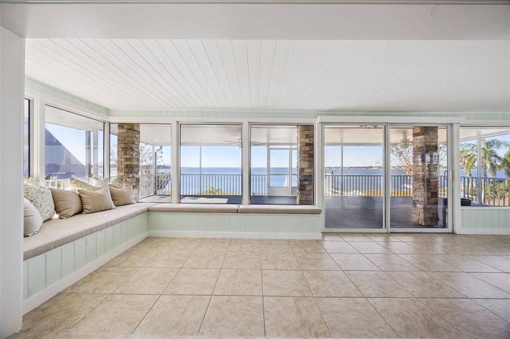 For Sale: $885,000 (3 beds, 3 baths, 2156 Square Feet)