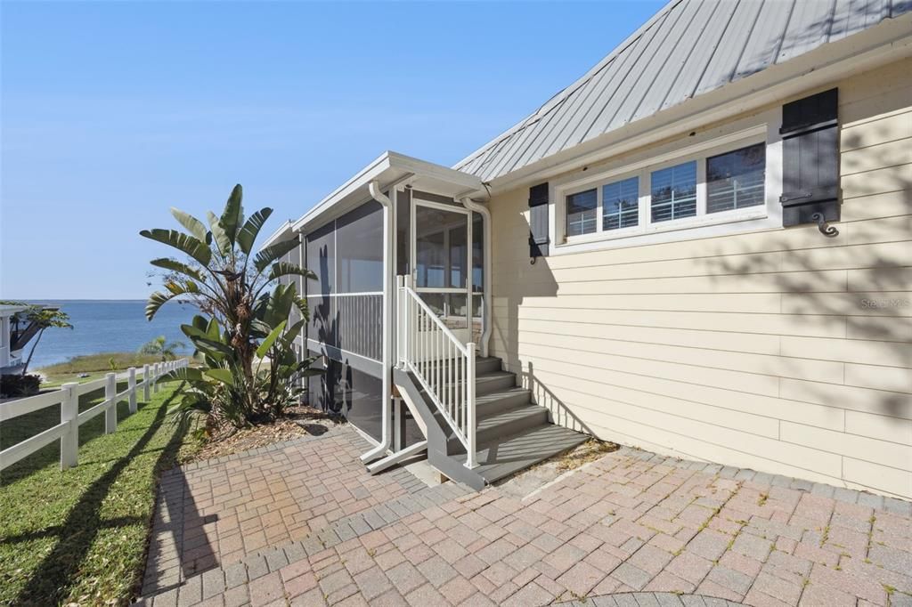 For Sale: $885,000 (3 beds, 3 baths, 2156 Square Feet)