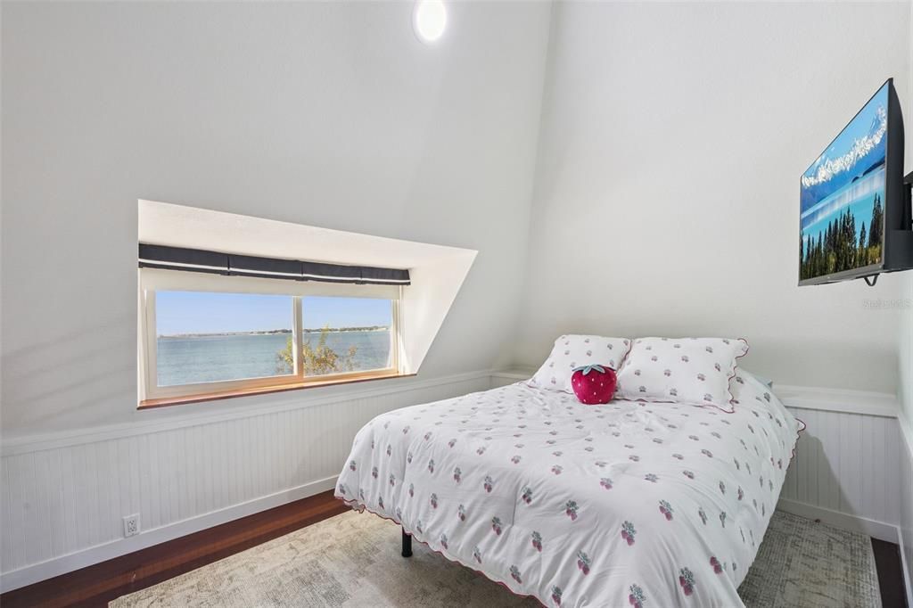 For Sale: $885,000 (3 beds, 3 baths, 2156 Square Feet)