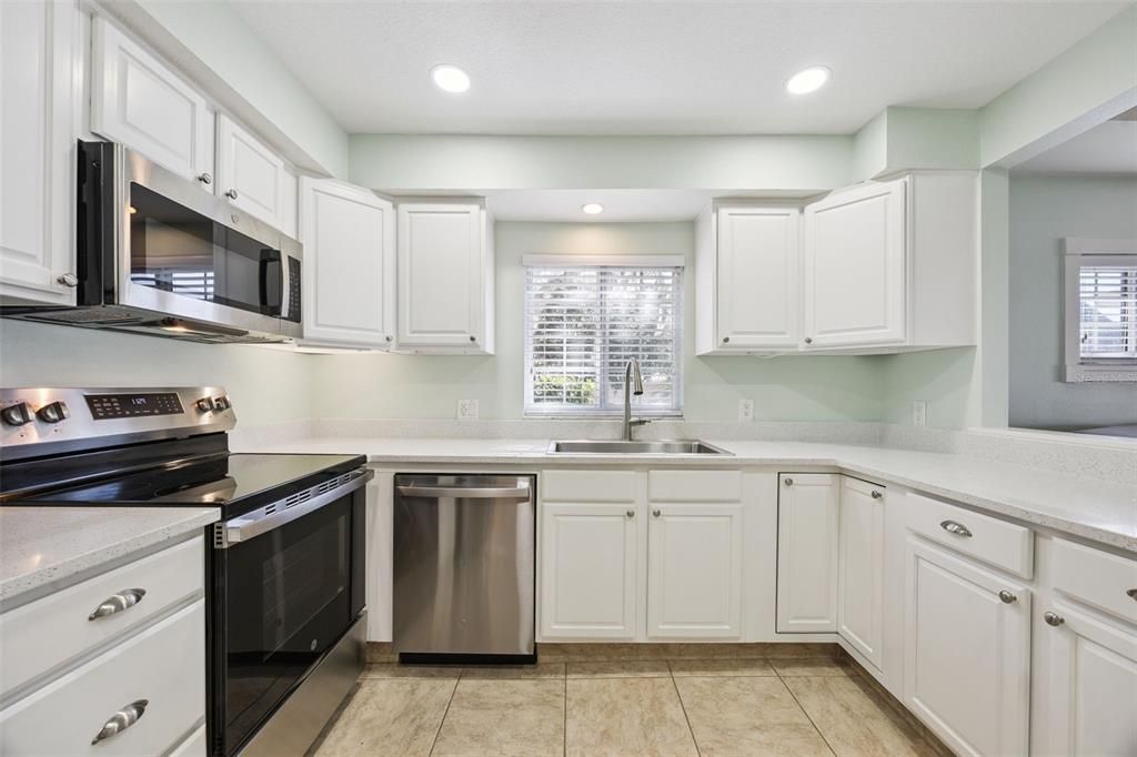 For Sale: $885,000 (3 beds, 3 baths, 2156 Square Feet)