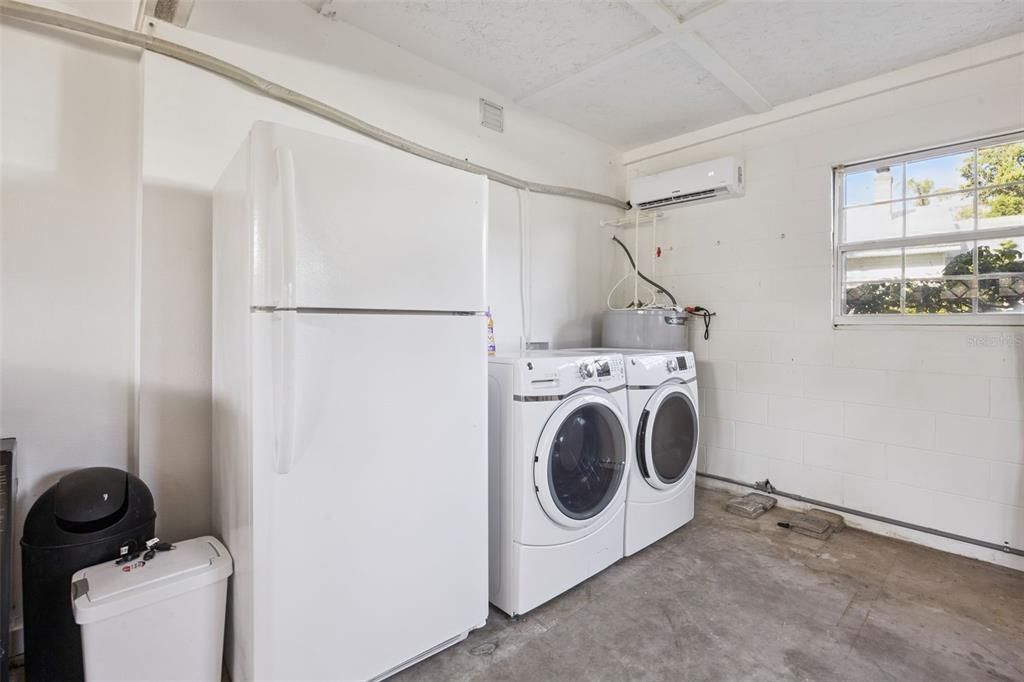 For Sale: $885,000 (3 beds, 3 baths, 2156 Square Feet)