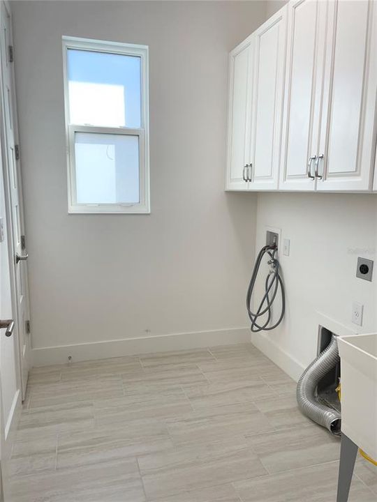 На продажу: $570,000 (2 спален, 2 ванн, 1957 Квадратных фут)