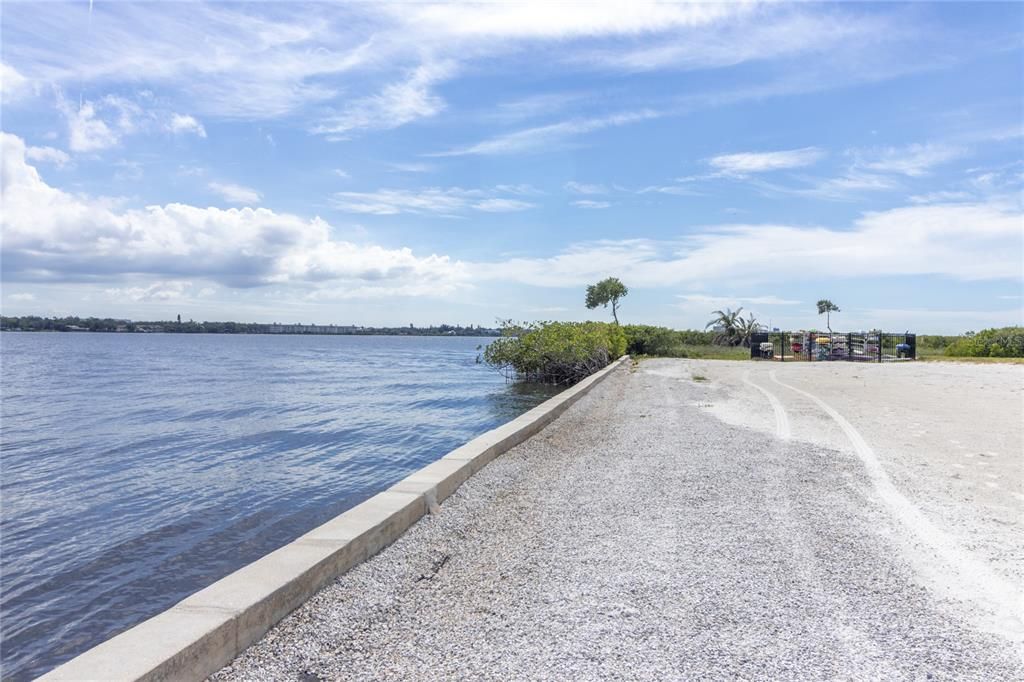 На продажу: $570,000 (2 спален, 2 ванн, 1957 Квадратных фут)