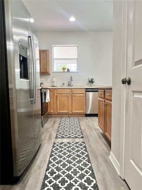 На продажу: $299,999 (3 спален, 2 ванн, 1842 Квадратных фут)