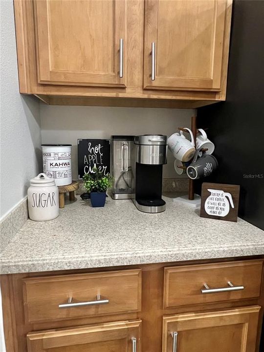 На продажу: $299,999 (3 спален, 2 ванн, 1842 Квадратных фут)