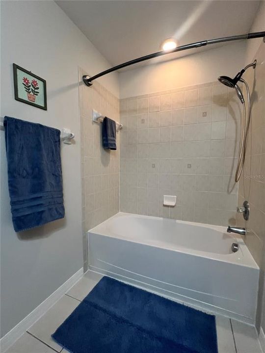 На продажу: $299,999 (3 спален, 2 ванн, 1842 Квадратных фут)