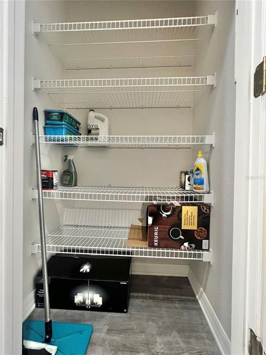 На продажу: $299,999 (3 спален, 2 ванн, 1842 Квадратных фут)