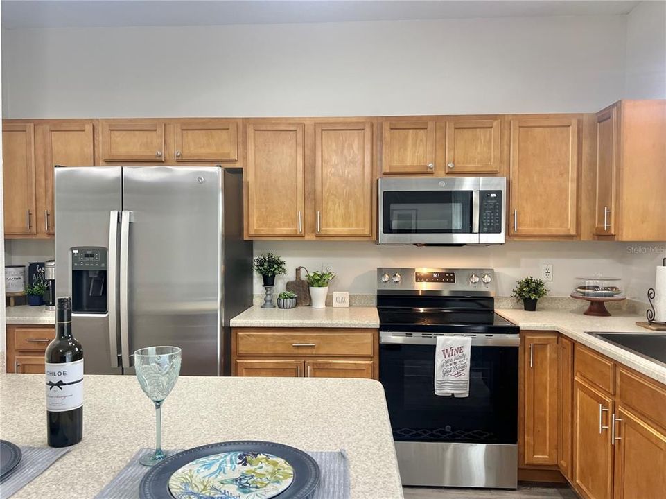 На продажу: $299,999 (3 спален, 2 ванн, 1842 Квадратных фут)