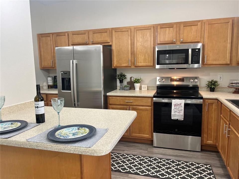 На продажу: $299,999 (3 спален, 2 ванн, 1842 Квадратных фут)