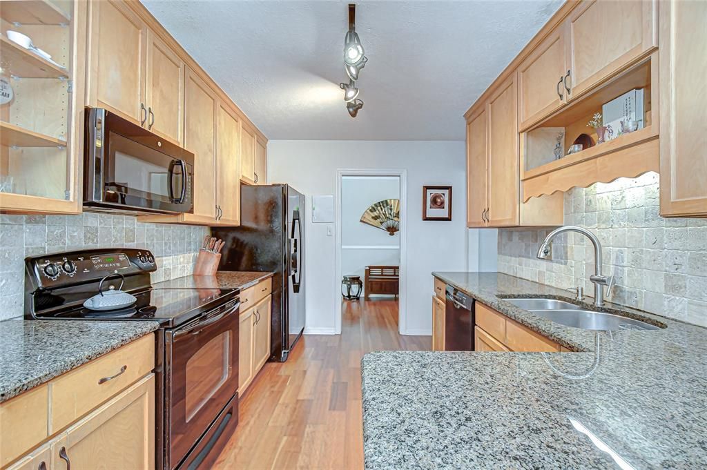 待售: $425,000 (4 贝兹, 2 浴室, 1842 平方英尺)