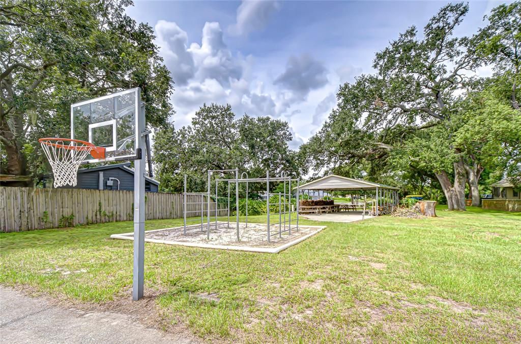 待售: $425,000 (4 贝兹, 2 浴室, 1842 平方英尺)