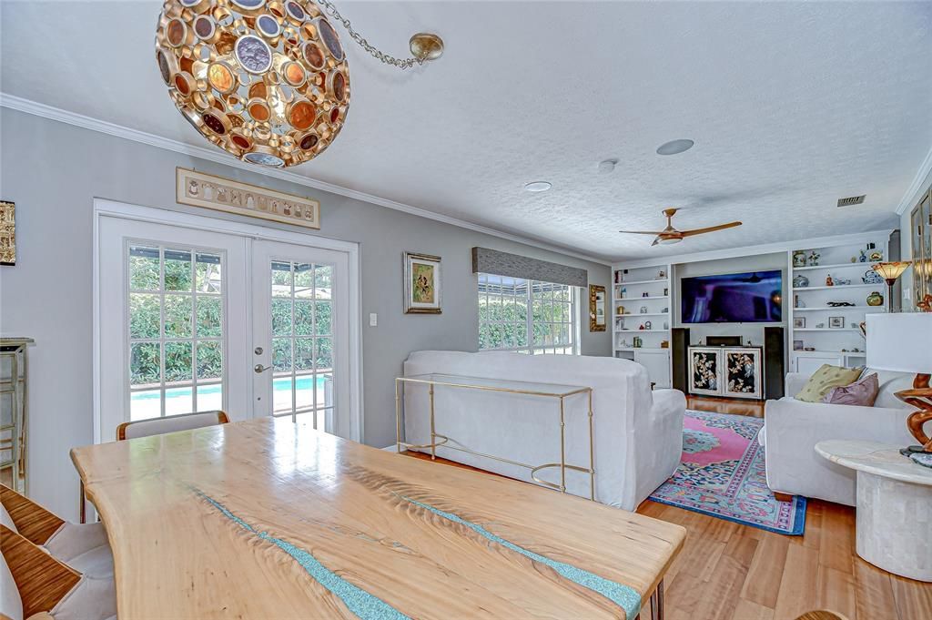 待售: $425,000 (4 贝兹, 2 浴室, 1842 平方英尺)