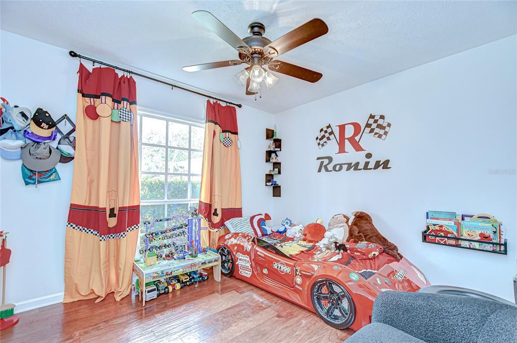 待售: $425,000 (4 贝兹, 2 浴室, 1842 平方英尺)