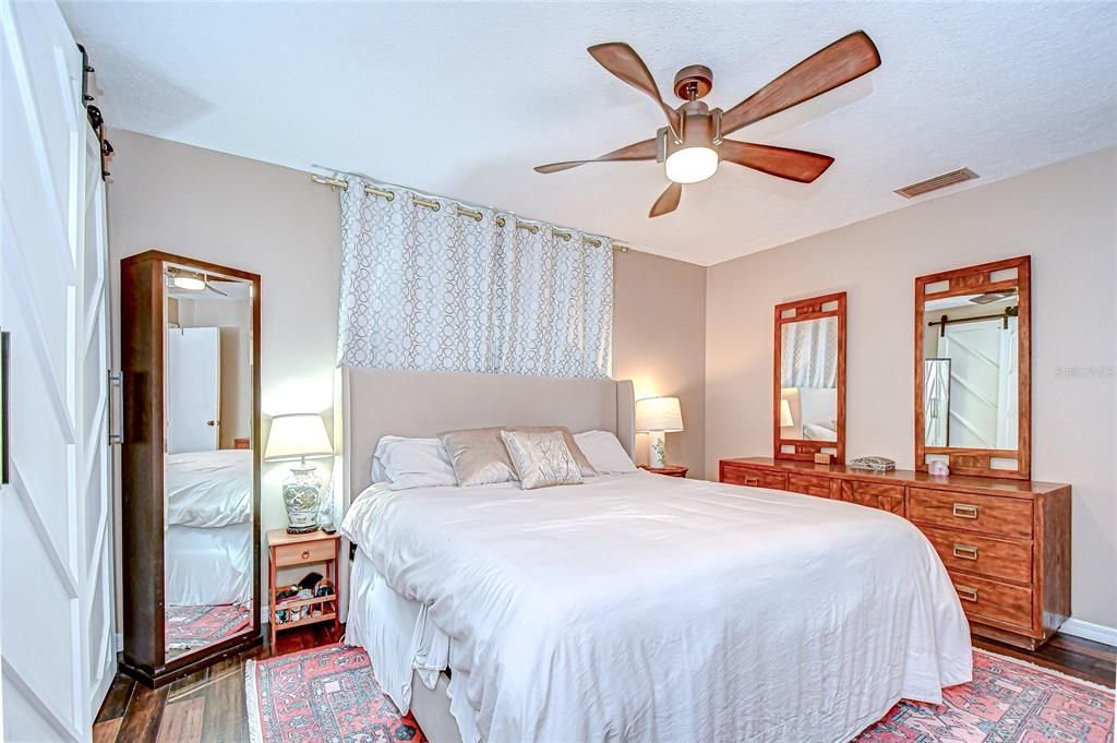 待售: $425,000 (4 贝兹, 2 浴室, 1842 平方英尺)