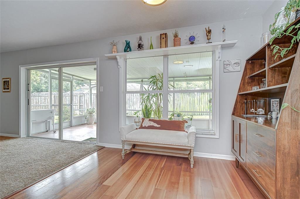 待售: $425,000 (4 贝兹, 2 浴室, 1842 平方英尺)