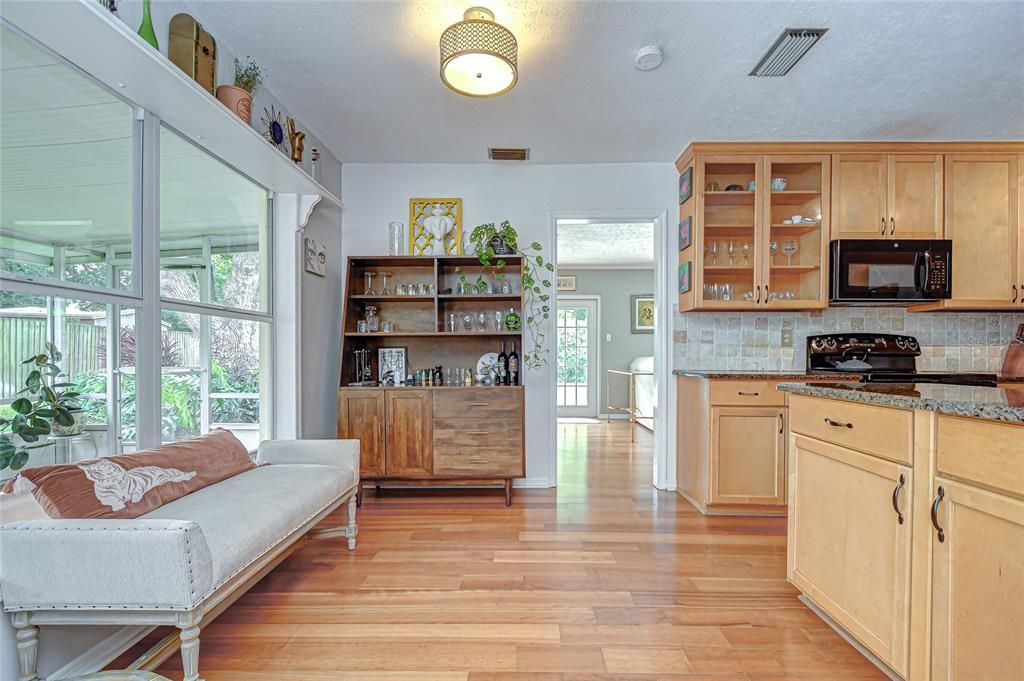 待售: $425,000 (4 贝兹, 2 浴室, 1842 平方英尺)