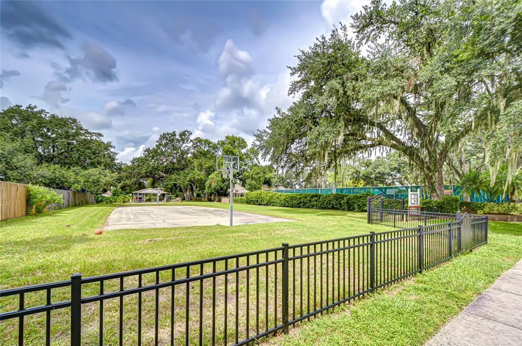 待售: $425,000 (4 贝兹, 2 浴室, 1842 平方英尺)