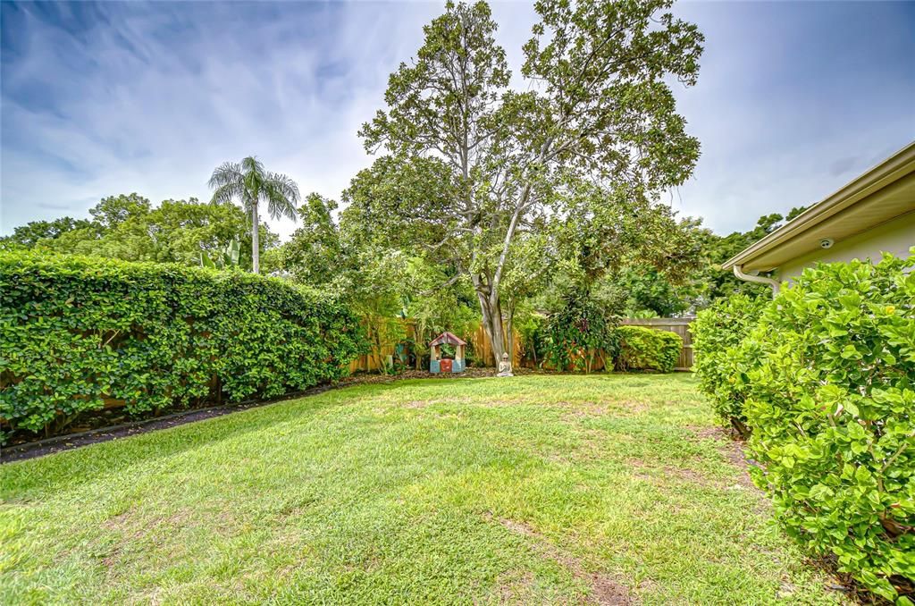 待售: $425,000 (4 贝兹, 2 浴室, 1842 平方英尺)