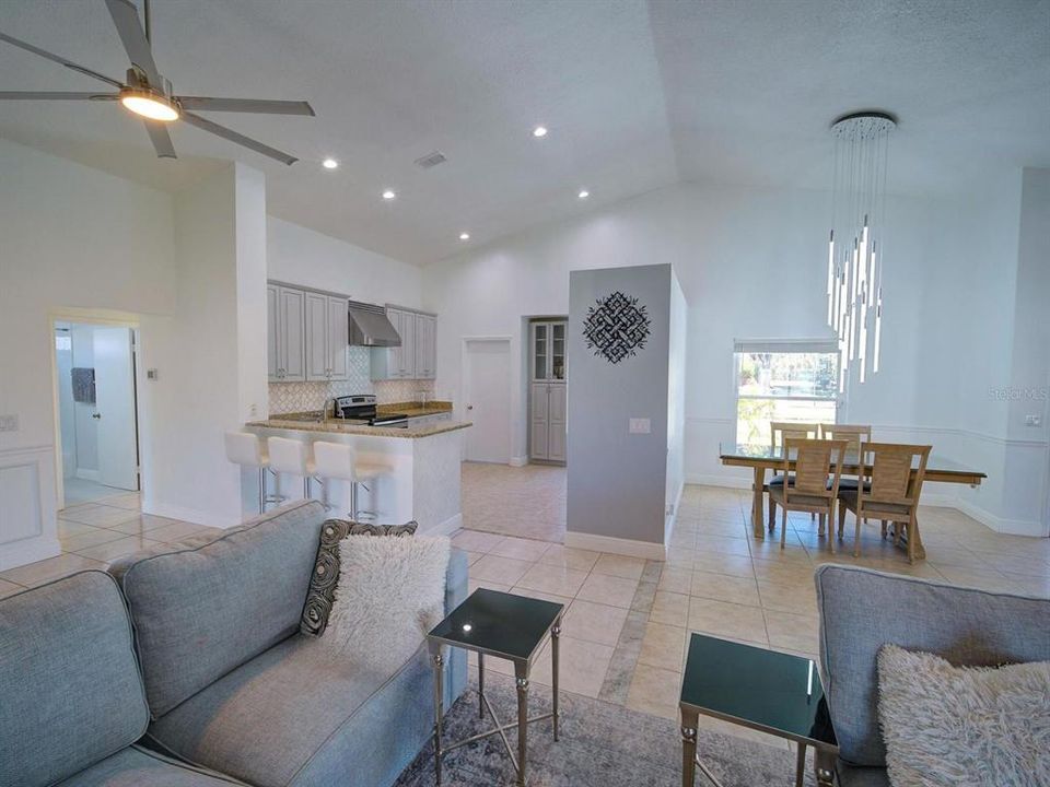 En Venta: $415,000 (3 camas, 2 baños, 1572 Pies cuadrados)