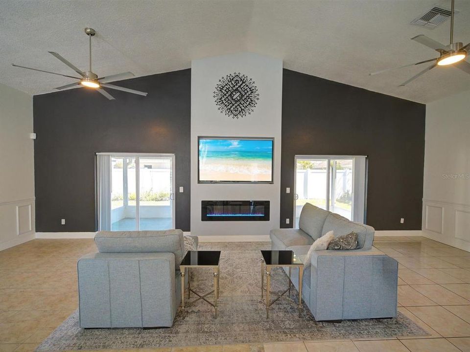 En Venta: $415,000 (3 camas, 2 baños, 1572 Pies cuadrados)