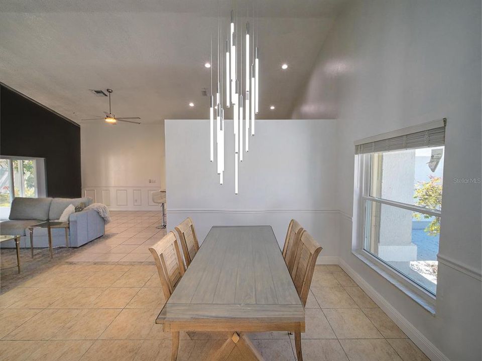 En Venta: $415,000 (3 camas, 2 baños, 1572 Pies cuadrados)