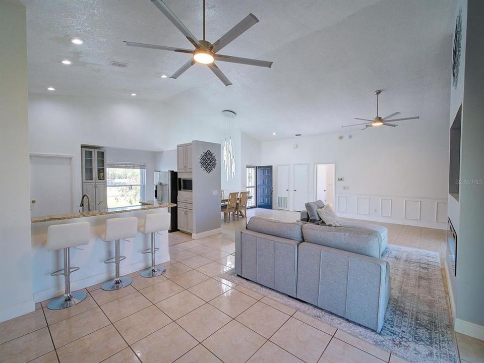 En Venta: $415,000 (3 camas, 2 baños, 1572 Pies cuadrados)