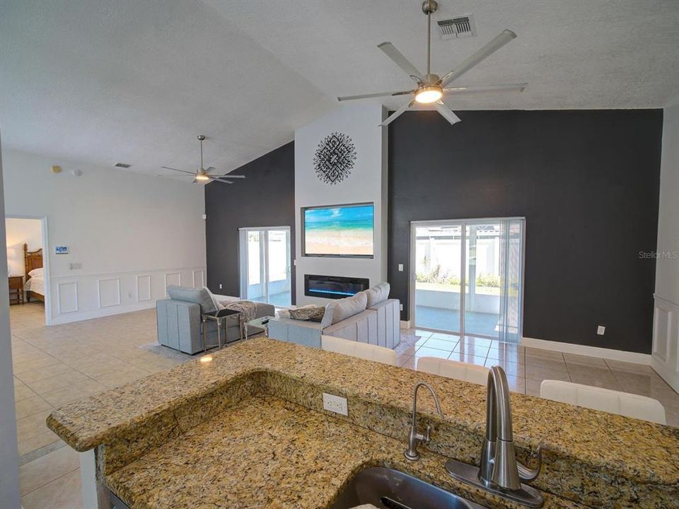 En Venta: $415,000 (3 camas, 2 baños, 1572 Pies cuadrados)