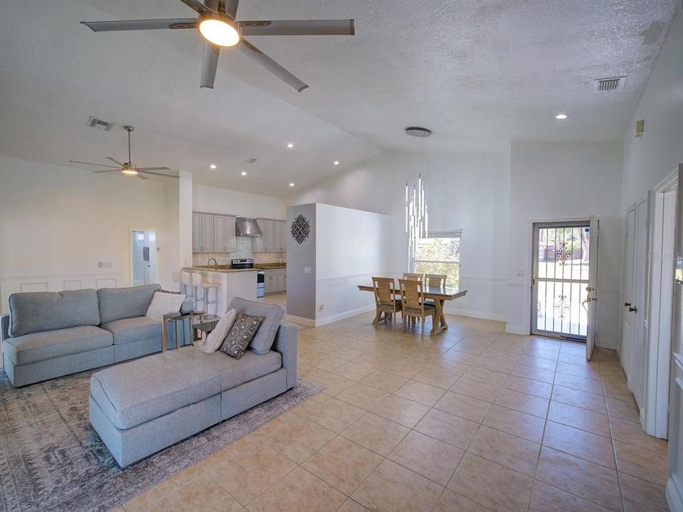 En Venta: $415,000 (3 camas, 2 baños, 1572 Pies cuadrados)