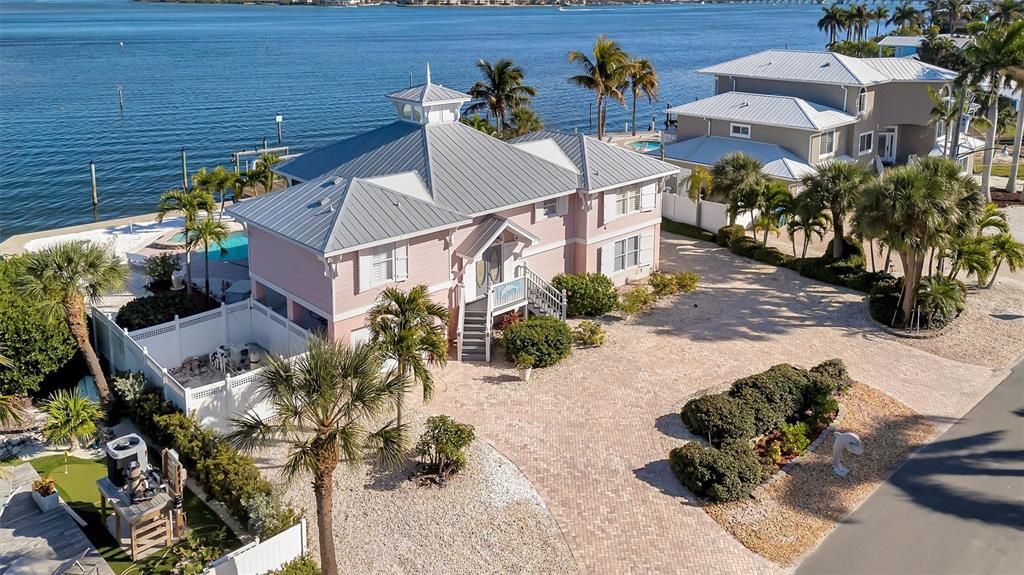 На продажу: $2,750,000 (3 спален, 2 ванн, 1864 Квадратных фут)