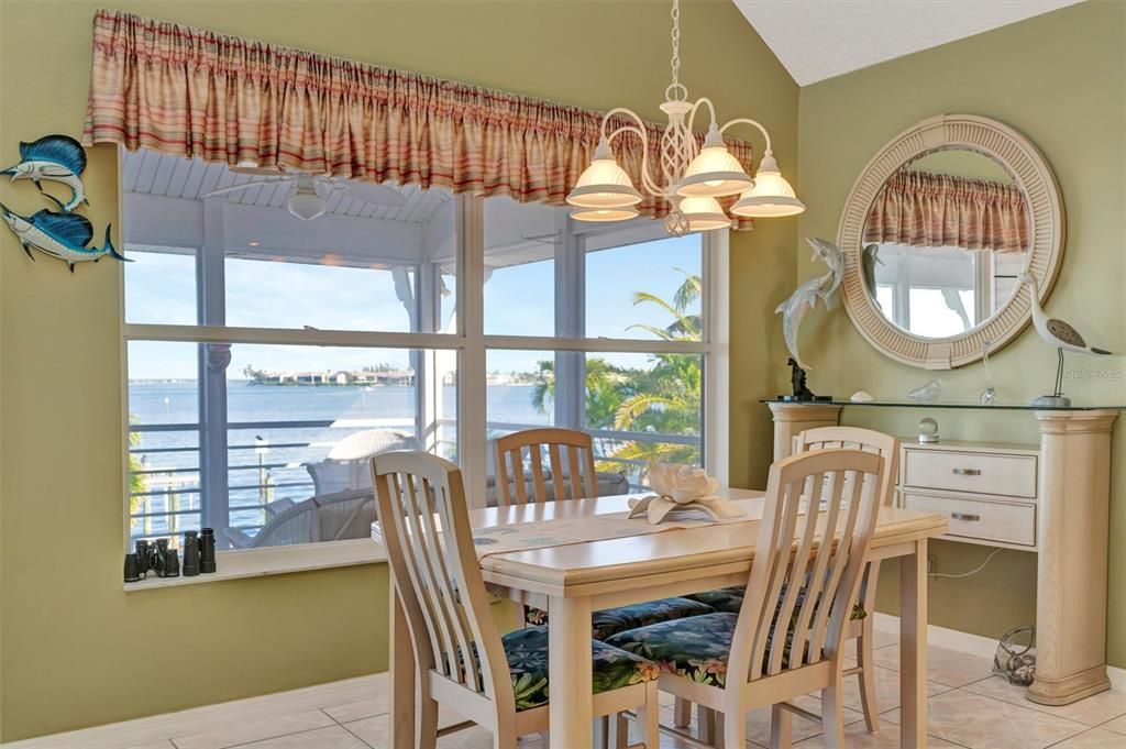 На продажу: $2,750,000 (3 спален, 2 ванн, 1864 Квадратных фут)