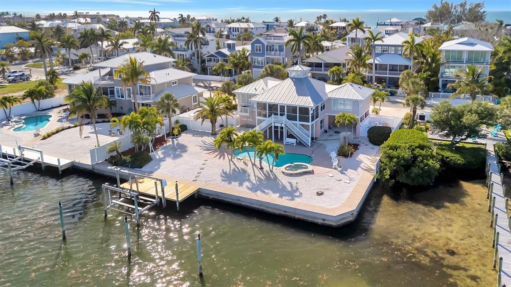 На продажу: $2,750,000 (3 спален, 2 ванн, 1864 Квадратных фут)