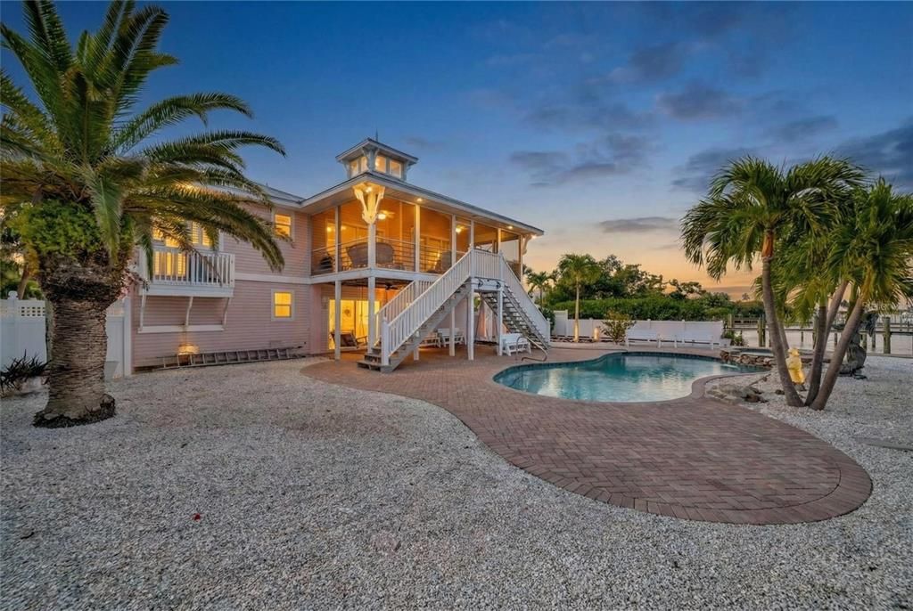 На продажу: $2,750,000 (3 спален, 2 ванн, 1864 Квадратных фут)