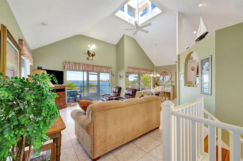 На продажу: $2,750,000 (3 спален, 2 ванн, 1864 Квадратных фут)