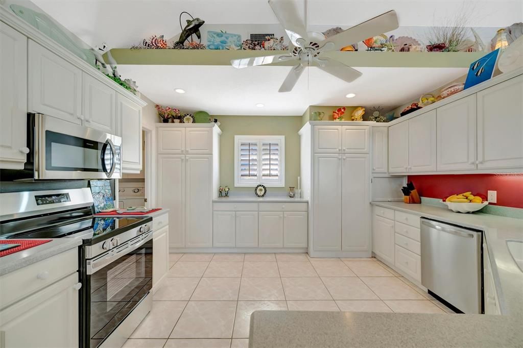 На продажу: $2,750,000 (3 спален, 2 ванн, 1864 Квадратных фут)