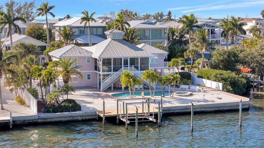 На продажу: $2,750,000 (3 спален, 2 ванн, 1864 Квадратных фут)